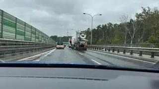 Zderzenie auta z betoniarką 