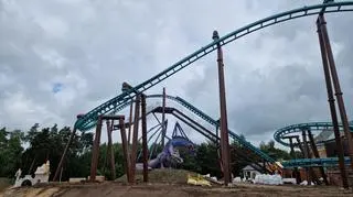 Jeden z rollercoasterów w smoczej strefie tematycznej