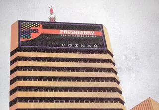 Kiedyś wisiał tam największy na świecie ekran reklamowy. A dziś? Niespodzianka