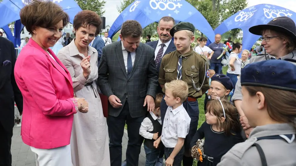 Marlena Maląg na pikniku 800 plus 