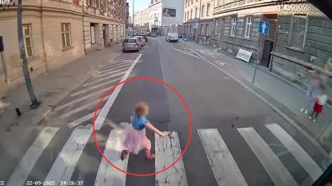 Dziecko wbiegło na jezdnię, autobus musiał gwałtownie hamować