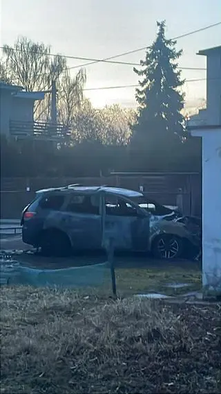 Auto spłonęło doszczętnie