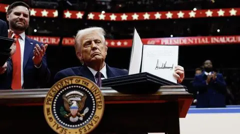 Podpisy Trumpa. Wycofuje decyzje poprzednika