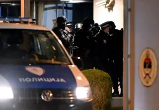 Chcieli aresztować Dodika. Na drodze stanęli uzbrojeni funkcjonariusze