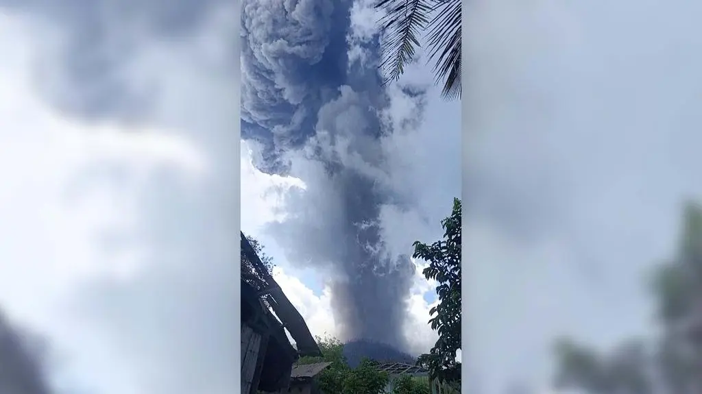 Wybuch wulkanu w Indonezji. Ewakuacje