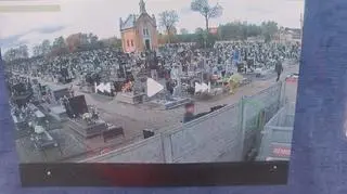 Mieszkańcy wyrzucają śmieci przez płot na cmentarzu. Ksiądz założył kamerę i pokazał ich zdjęcia
