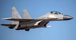 Chiński myśliwiec Shenyang J-16. Zdjęcie poglądowe udostępnione przez ministerstwo obrony Tajwanu