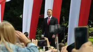 Karol Nawrocki wyszedł do uczestników manifestacji przy Wiejskiej