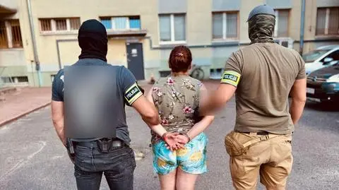 36-latka zatrzymana za znęcanie się nad szczeniakiem. Wrzuciła psa do przenośnej toalety