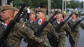 Próba generalna defilady wojskowej w ramach przygotowań do obchodów Święta Wojska Polskiego