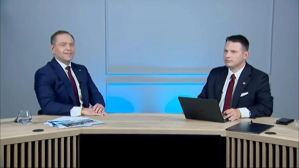 Karol Nawrocki w trakcie rozmowy ze Sławomirem Mentzenem