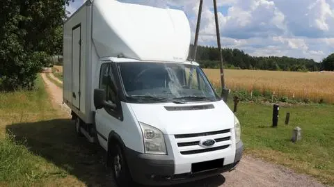 Znaleźli auto zaparkowane przy jednej z posesji