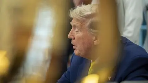 Prezydent USA Donald Trump na spotkaniu z członkami klubu piłkarskiego Juventus w Gabinecie Owalnym Białego Domu 