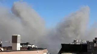 Iran, Teheran. Dym unoszący się nad irańską stolicą po ataku Izraela