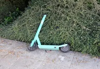 Dwoje dzieci na jednej hulajnodze. Potrąciła je 73-latka