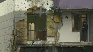 Zniszczony narożnik budynku w Kijowie, w który uderzył rosyjski dron