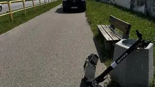 15-latek uderzył hulajnogą w śmietnik