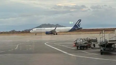 Samolot Aegean Airlines na lotnisku w Atenach