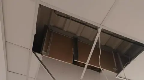 Pod mężczyzną zarwały się kasetony