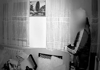 Złodziej włamał się do mieszkania, nagrała go kamera