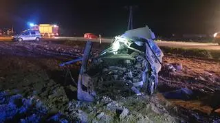 Samochód - jak podały lokalne media - miał kilkukrotnie koziołkować