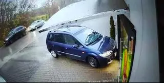 Pijany kierowca wjechał w elewację sklepu w Radomsku