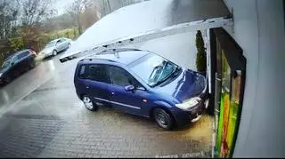 "Pomylił biegi", wjechał w budynek. Miał cztery promile