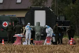 Służby prowadzą czynności po znalezieniu obiektu przypominającego drona