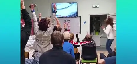 Szał po skoku Tomasiaka. Tak cieszyła się szkoła wicemistrza