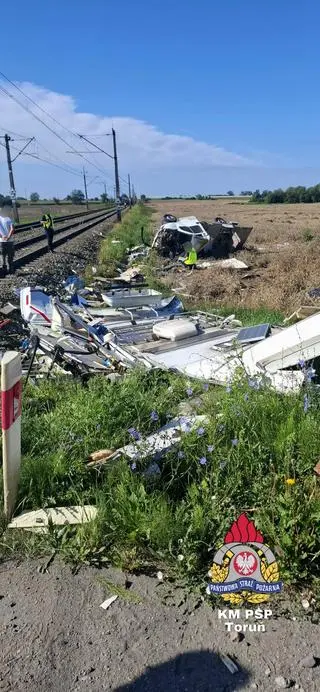 Zderzenie pociągu z kamperem