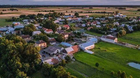 jaczew wieś budynki miasteczko domy