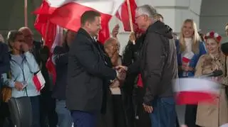 Karol Nawrocki na wiecu Trzaskowskiego. Zapytał o pierwsze decyzje 