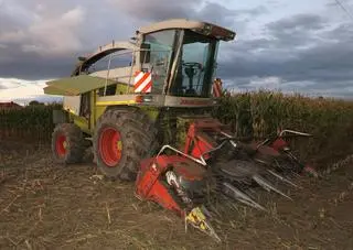 Celowo ktoś uszkadza sieczkarnię do kukurydzy