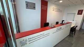Punkt paszportowy na wrocławskim lotnisku