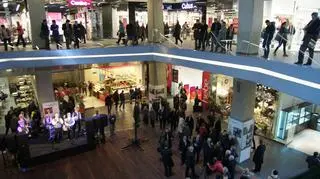 W galerii mieści się 50 sklepów