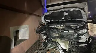 Ciężarówka wjechała w dom