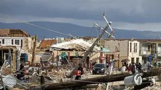 Zniszczenia w jamajskim mieście Black River po uderzeniu hurganu Melissa