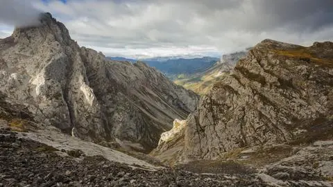 Śmiertelny wypadek. "Jeden z alpinistów ściągnął drugiego w dół"