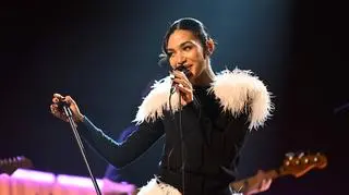 To nowa Adele? "W burzliwych czasach dla świata jest jak balsam" 