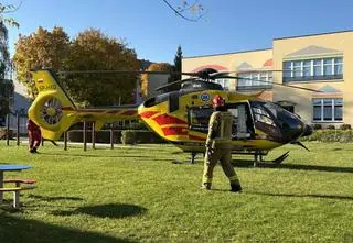 Śmigłowiec lądował na terenie przedszkola. Mężczyzna zasłabł w trakcie pracy