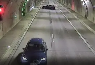 Zawracali w tunelu. Wstrzymali ruch, słono za to zapłacą. Nagranie