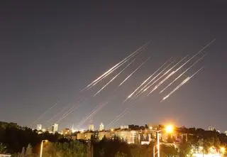 Night exchange of blows in the Middle East 