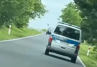 Niemiecki radiowóz na polskiej drodze. Sprawdzą, czy "doszło do naruszenia jakichkolwiek przepisów"