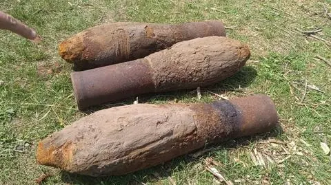 Pociski zidentyfikowano jako rakiety z wyrzutnią rurową kalibru 210 mm o wadze 540 kg