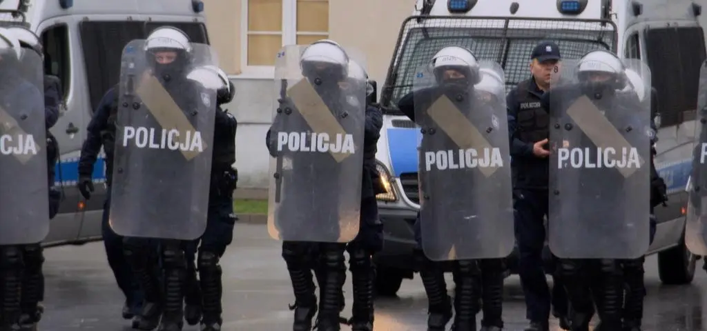 "Szturmem do policji" - dla kogo 7 tysięcy na rękę?