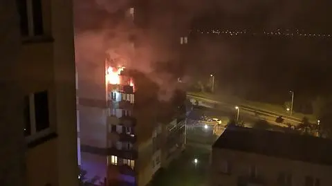 Nocny pożar w wieżowcu. Ewakuowano mieszkańców