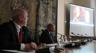 Macierewicz: czarną skrzynkę Rosjanie znaleźli, otworzyli i z powrotem odłożyli