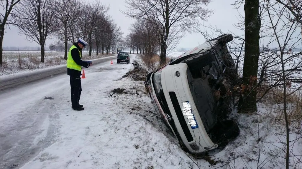 - Jest bardzo ślisko - informują policjanci 