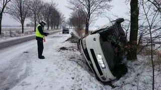 - Jest bardzo ślisko - informują policjanci 