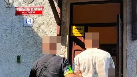 Zaatakował matkę, zabrał jej telefon. Zamknęła go w mieszkaniu i wezwała policję